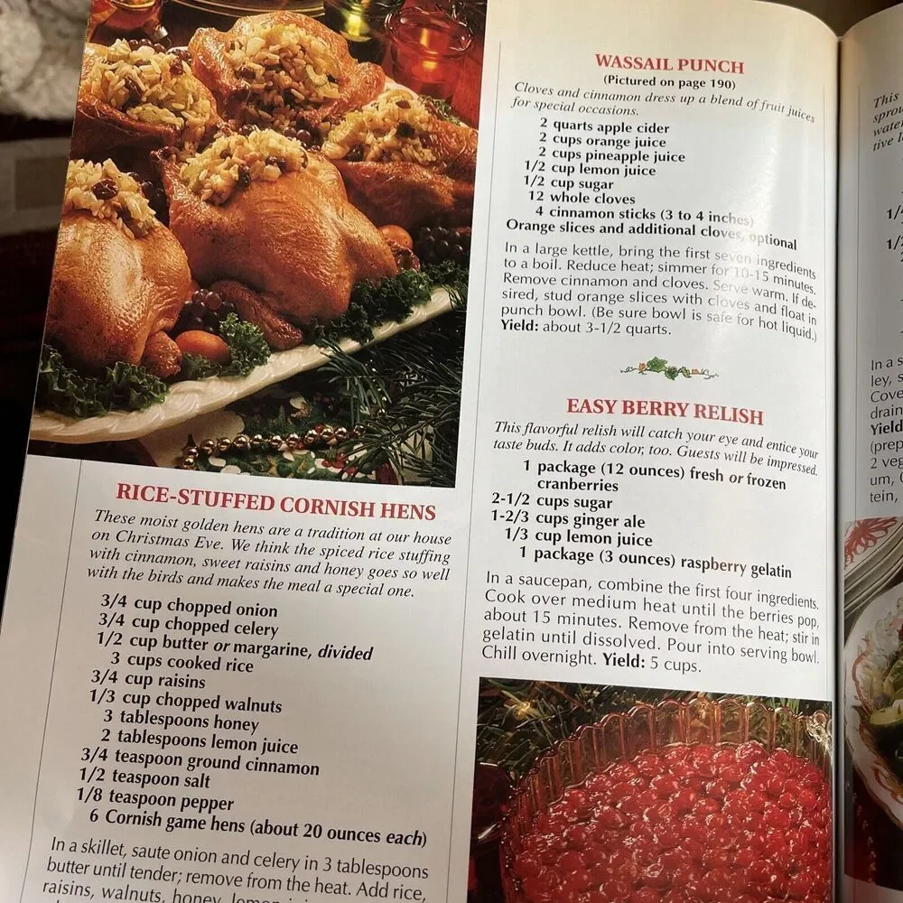 1997 Taste of Home Annual Recipes by Taste of Home Editorial Staff (1997,...